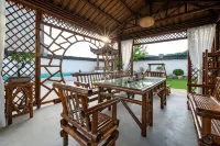 Bamboo Veranda · Hedge Bamboo Lodge - Gym