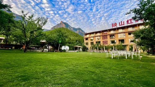 Yuntai Mountain Azalea Green Meadow Resort Hotel - Boutique
