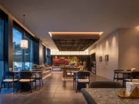 Beijing Atrium Hotel (Beijing West Railway Station Area) - Scenic
