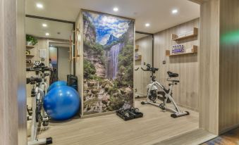 Ease Hotel · Zhi (Yichang Three Gorges Visitor Center Binjiang Wanda)