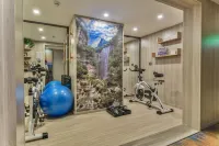 Ease Hotel · Zhi (Yichang Three Gorges Visitor Center Binjiang Wanda)