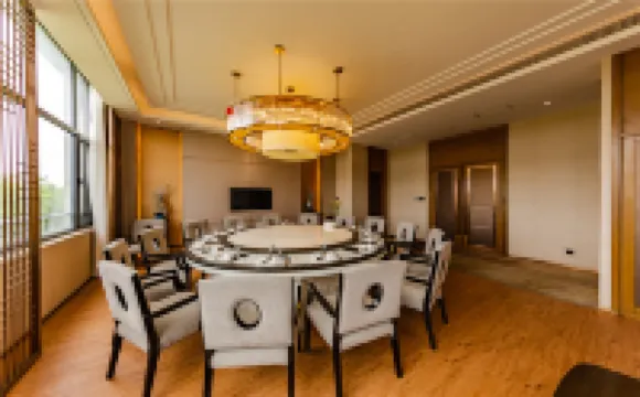 Fisher Island Holiday Hotel