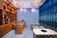 Longji Rice Terraces Blue Shadow Themed Homestay (Jinfo Summit Cableway Station)