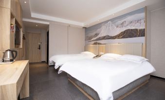 Qingmu Hotel (Nanjing Zhujiang Road Floating Bridge Subway Station)