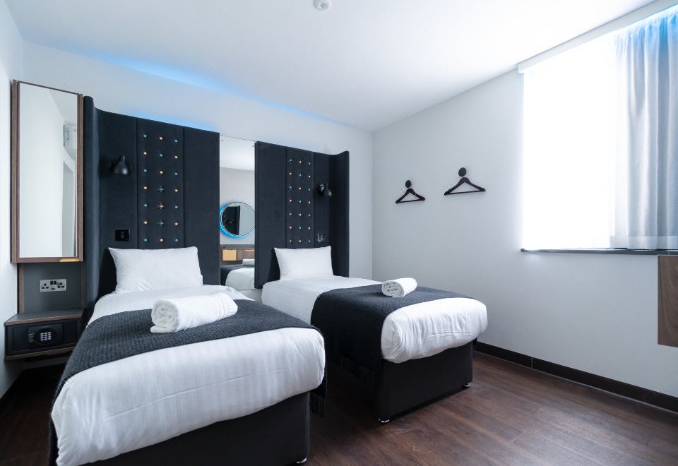 3. 포인트 A 호텔..