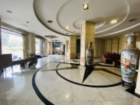 Homeinn Hotel (Shaoguan Wujiang Bridge Zhongshan Park Riverside)