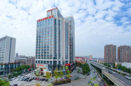 Vienna International Hotel Отели рядом с достопримечательностью «Hunan University of Finance and Economics Library»