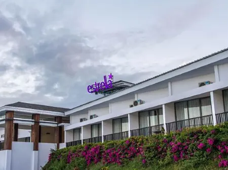 Estrella Hotel & Conference Отели рядом с достопримечательностью «Bekel Java Java Motor»