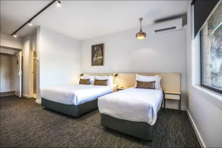 Nightcap at the Cheeky Squire Отели в г. Каррум Даунс