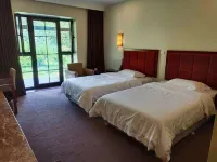 huanren Longxiang lsland  Hotel - Parkplatz