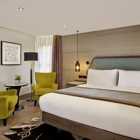 DoubleTree by Hilton London – West End Отели рядом с достопримечательностью «Масонский зал»