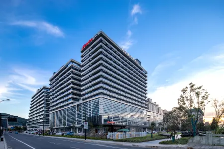 Hampton by Hilton Hangzhou Zhuantang Meiyuan Отели рядом с достопримечательностью «Zhijiang College of Zhejiang University of Technology»