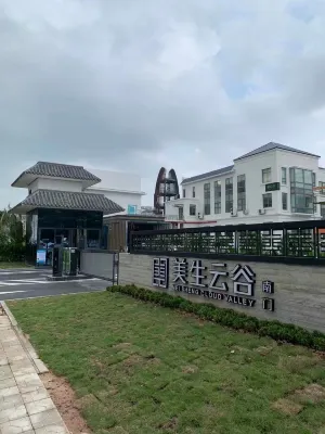 MS  LOTUS  HOTEL（Shenzhen International Convention and Exhibition Center Store） Отели рядом с достопримечательностью «Хуа Чжэн Сити»