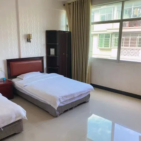 Shicheng Yinlong Business Hotel