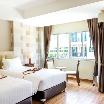 Suvarnabhumi Ville Airport Hotel Отели рядом с достопримечательностью «Royal Park Thailand»