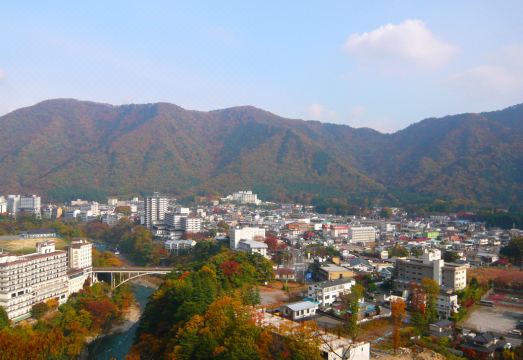 기누가와 파크 호텔의 아름다운 온천 전경