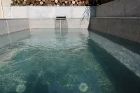 Yifangxi Hot Spring Hotel (Xianahei Branch, Wanfenglin Scenic Area) - Romantic