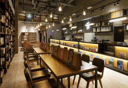 램프 라이트 북스 호텔 외관