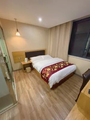 Yichang Huijin Hotel Hotels near Honggang Wharf
