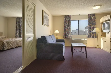 Ramada by Wyndham Los Angeles/Wilshire Center