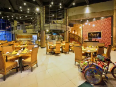 Oak Tree Emerald Hotel & Conventions Semarang Hotels in Gajahmungkur