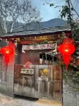 Gongshan Bingzhongluo Tibetan Home Courtyard