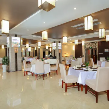 Vienna Classic Hotel (Weining Caohai Exhibition Center)