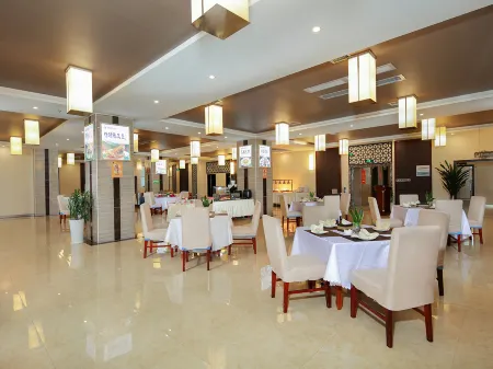 Vienna Classic Hotel (Weining Caohai Exhibition Center)