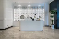 Xana Hotelle (Wuzhou Teng County Weilin City Plaza) فنادق في مديرية تنغ