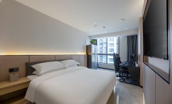 i Electronic Sports Hotel (Zhengzhou Dihu Houhelu Subway Station)