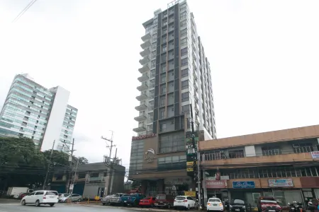 RedDoorz Premium @ West Avenue Quezon City