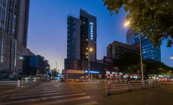 Home Inn (Zhenjiang Suning Plaza Yongan Road Food Street)