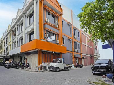 OYO Life 91727 Luxury Homestay Sidoarjo
