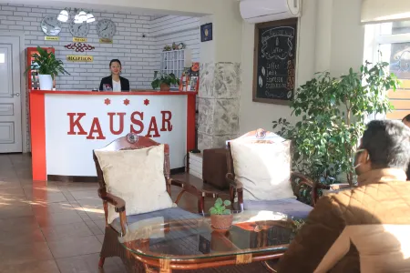 Kausar Hotel Отели рядом с достопримечательностью «Каба уулу Кожомкул»