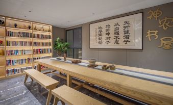 Rezen Select Hotel (Shennongjia Muyu Distribution Center)