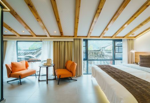 Yuanshe Muyun Ge Homestay (Phoenix Ancient City Nanhua Li Tourist Center Branch)Hotel Overview