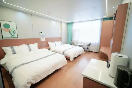 Everest Grand Court Hotel Отели рядом с достопримечательностью «Rongbuk Monastery»