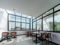 Yunmo Intelligent Audiovisual Hotel Hotel di Puding County