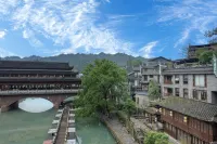 Fenghang Yiquan Riverside Hotel (Tuo River, Yunqiao) โรงแรมใน