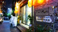 Border Town International Youth Hostel Fenghuang Ancient City Bar Street Branch Hotel a 