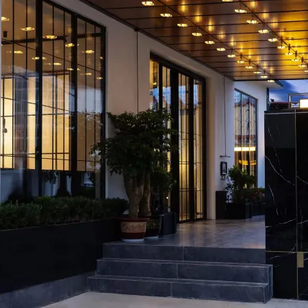 SFEEL Designer Hotel (Dukezong Ancient City Branch)