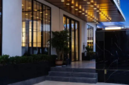 SFEEL Designer Hotel (Dukezong Ancient City Branch)