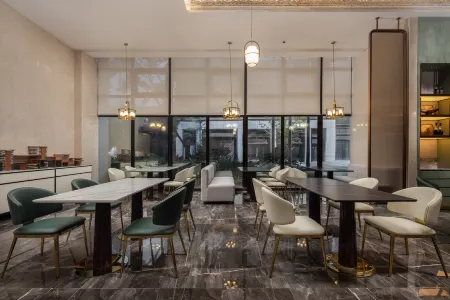 Howard Johnson Zun Ju Hotel Cheng Du Отели рядом со станцией Chengdu Xindu Railway Station