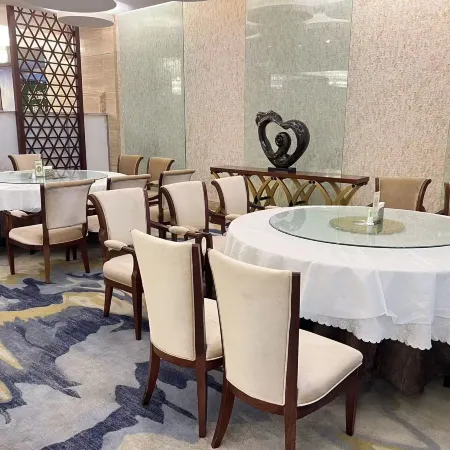 Songfengju Courtyard Hotel (Xingyi Wanfenglin Airport & High-speed Railway Station Branch)