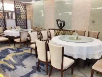 Songfengju Courtyard Hotel (Xingyi Wanfenglin Airport & High-speed Railway Station Branch)