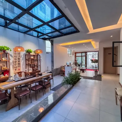 Yuyou My Heart | White Walls and Black Tiles · Yijing Boutique Stay (Dali Ancient City Erhai Gate) 얼하이 게이트 주변 호텔