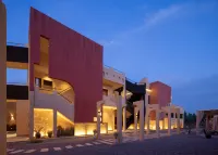 Dunhuang · Kan Sha Yu ·ART STAY(Mingsha Mountain and Crescent Spring Scenic Area Store) - 주차장