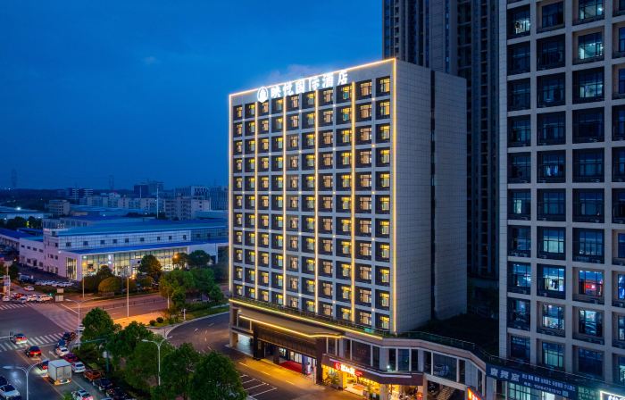 Yingyue International Hotel (Changsha Huanghua International Airport Longhua Subway Station)