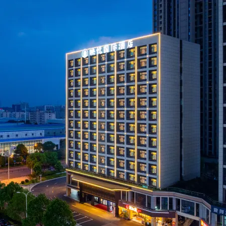 Yingyue International Hotel (Changsha Huanghua International Airport Longhua Subway Station)