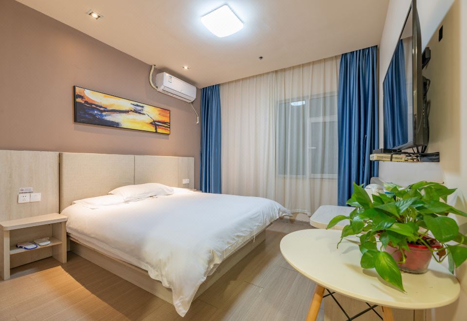 Ginza Jiahe Hotel (Jinan Qidong Avenue Qilu Science and Technology City Oulebao Shop)